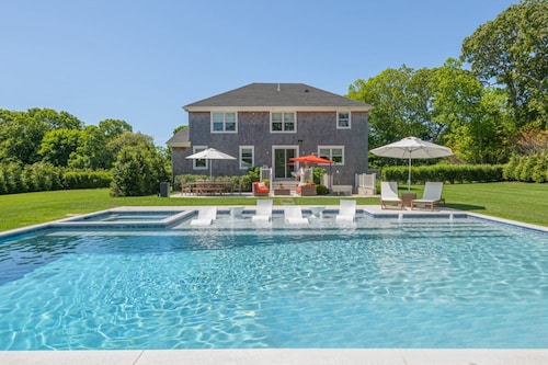Private Hamptons Retreat - Heated Pool, Spa, Gym - Walk to Village, Near Beaches
