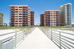 Property grounds - Fantastic Rates! Book Now and Save! sleeps 8 w/ Fishing Pier on Gulf! (Orange Beach)