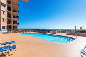 Una piscina techada, una piscina climatizada
