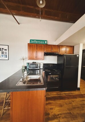 Fridge, microwave, oven, stovetop