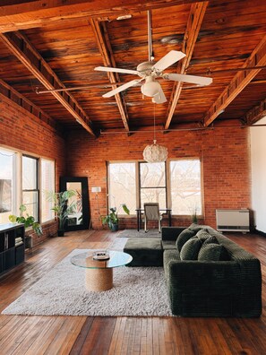 Smart TV, books, offices