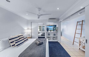 1 bedroom, iron/ironing board, WiFi, bed sheets - By The Sea Shore Stunning Unit Pool Spa Views (Cannonvale)