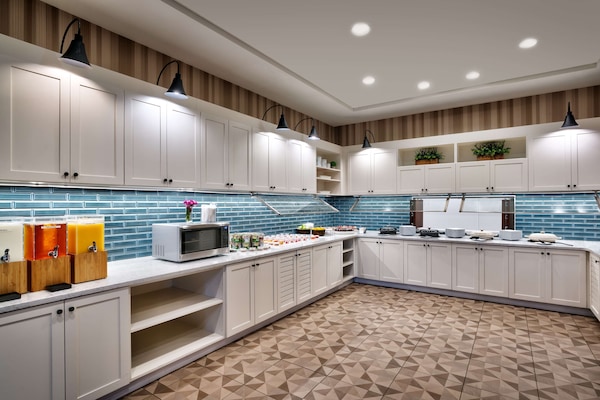 Free self-service breakfast on weekdays