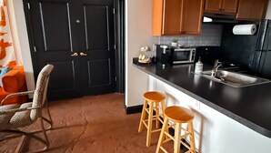 Unclassified image, 2 of 16, button - KING SUITE Loft Downtown 420 friendly - FREE PARKING - FREE Wifi (Detroit)