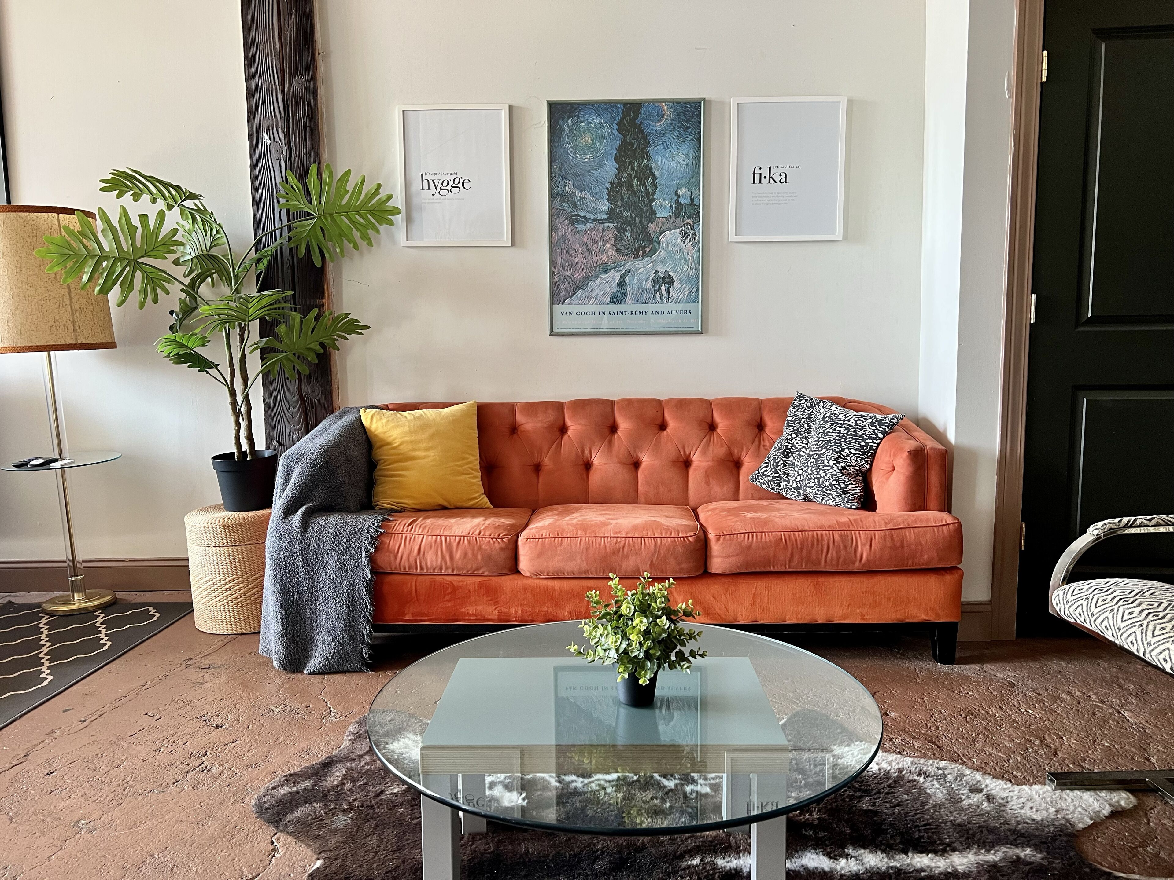 Downtown Loft KING bed suite 420 Friendly FREE parking