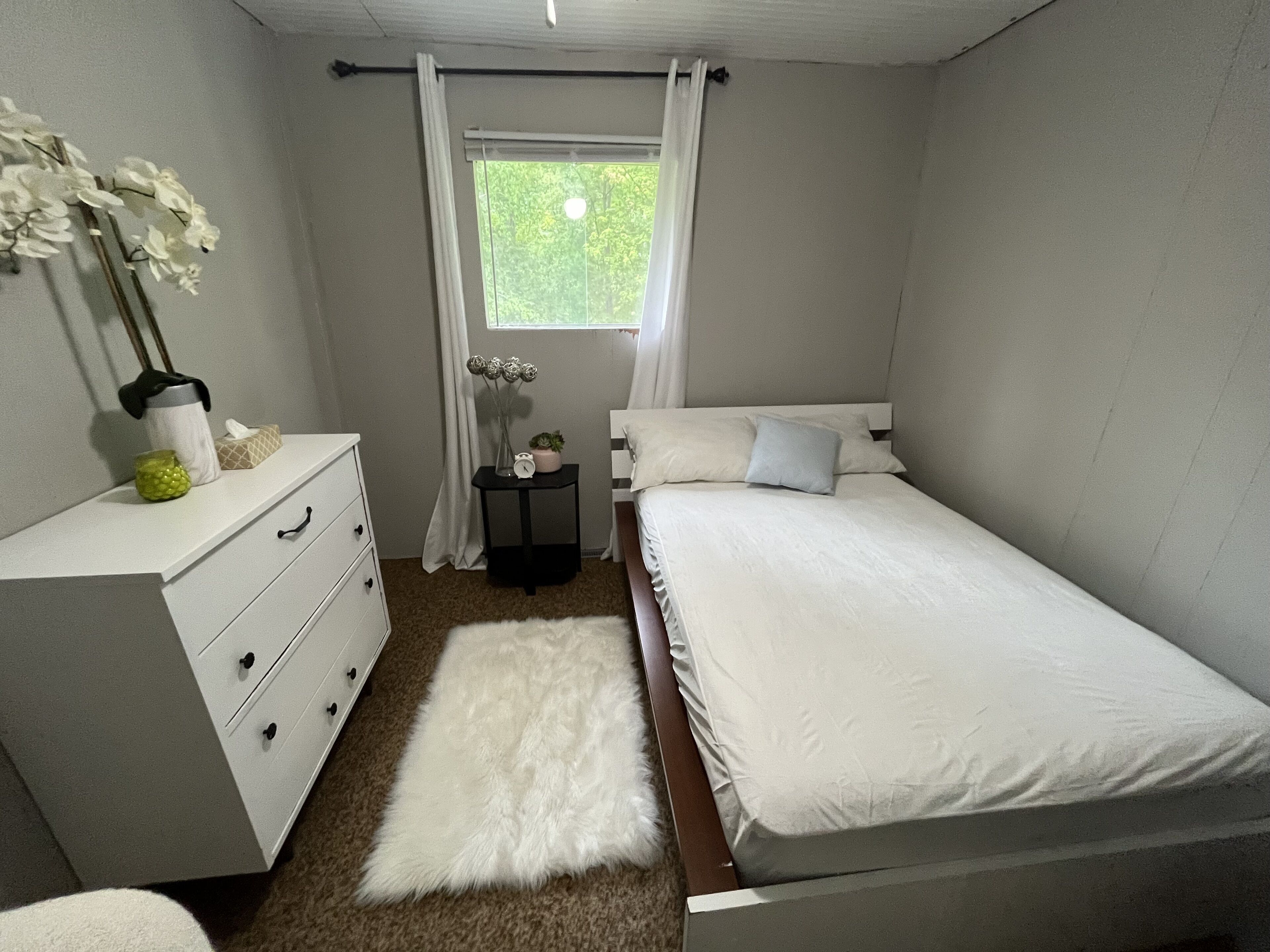 Silver Wood Cottage overlooking Lake Simcoe!