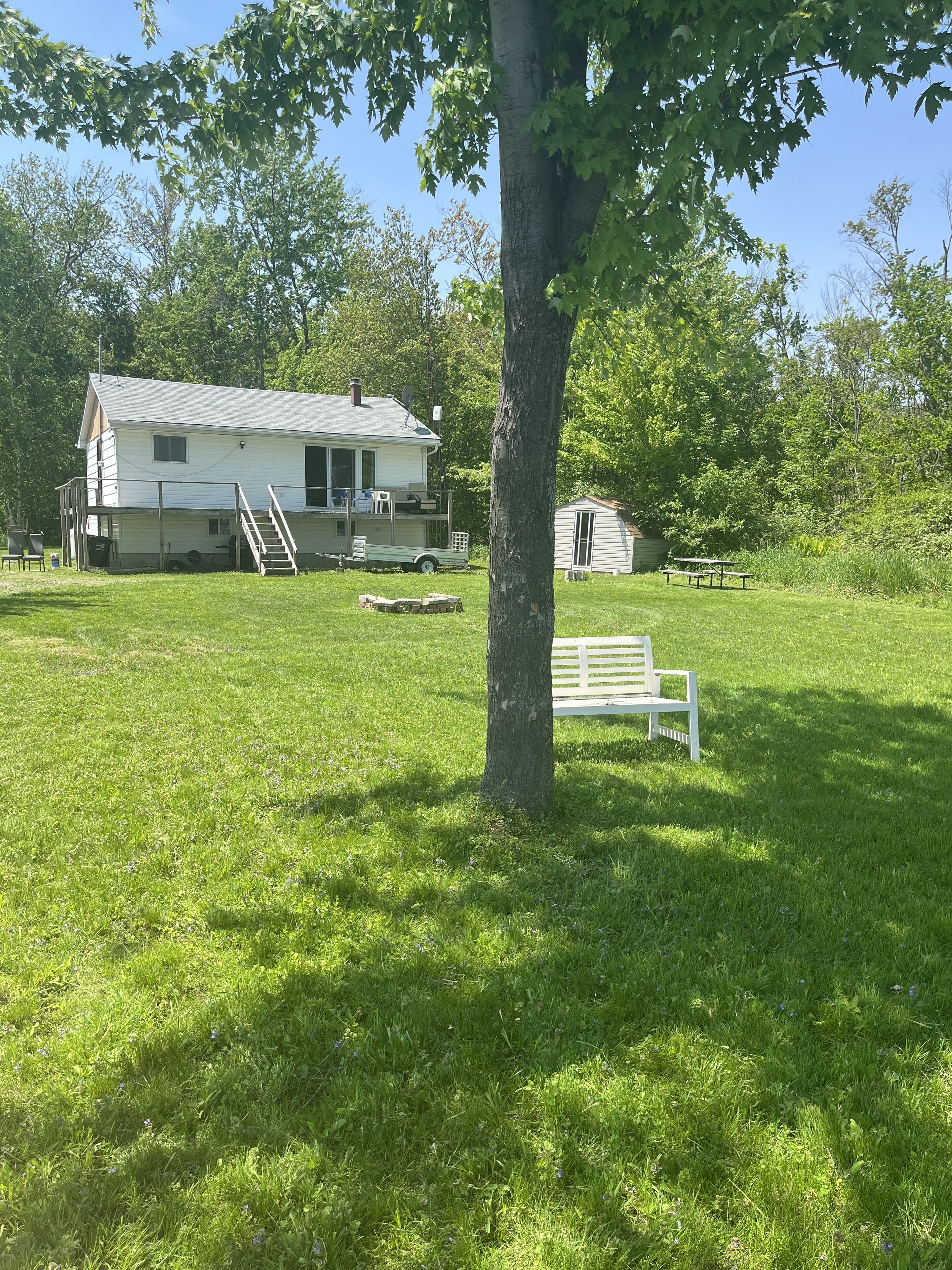 Silver Wood Cottage overlooking Lake Simcoe!