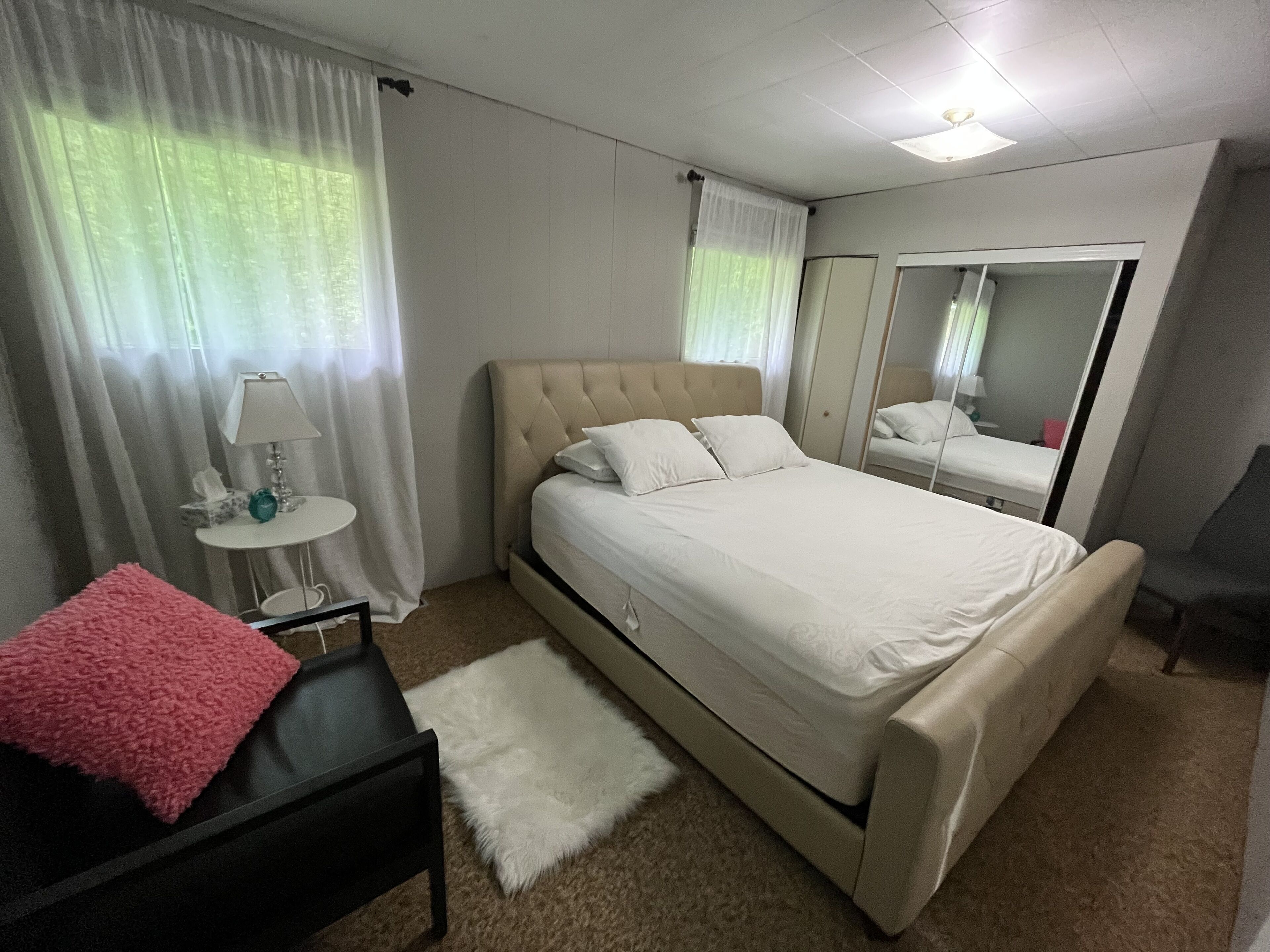 Silver Wood Cottage overlooking Lake Simcoe!