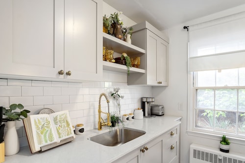 Classy 1BD near U of U - 1 mile/ fast WI-FI