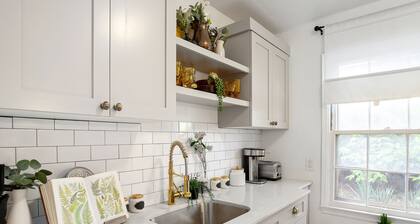 Classy 1BD near U of U - 1 mile/ fast WI-FI