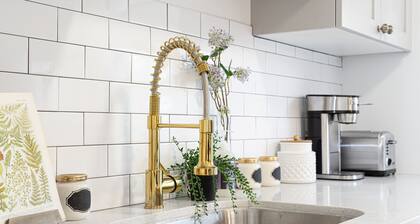 Classy 1BD near U of U - 1 mile/ fast WI-FI