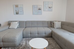 TV - Centre Funchal top floor terrace & large balconies (Funchal)