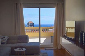 TV - Centre Funchal top floor terrace & large balconies (Funchal)