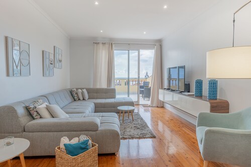 Centre Funchal top floor terrace & large balconies