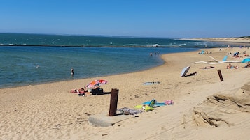 Una spiaggia nelle vicinanze