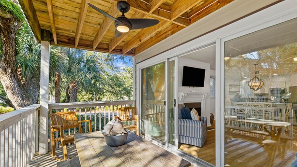 Outdoor dining - Seagrove Villa 5B by Deserving Vacations (Isle of Palms)