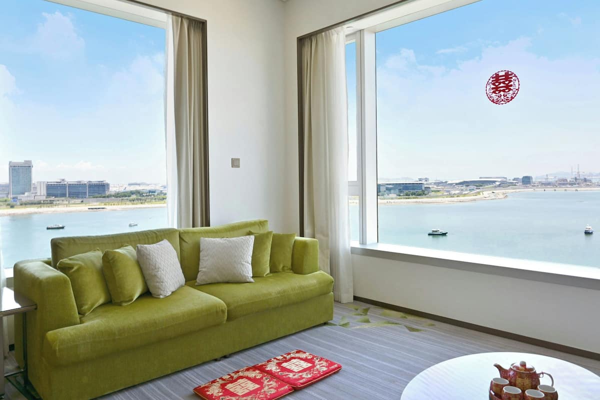 executive suite, 1 king bed | banquet hall