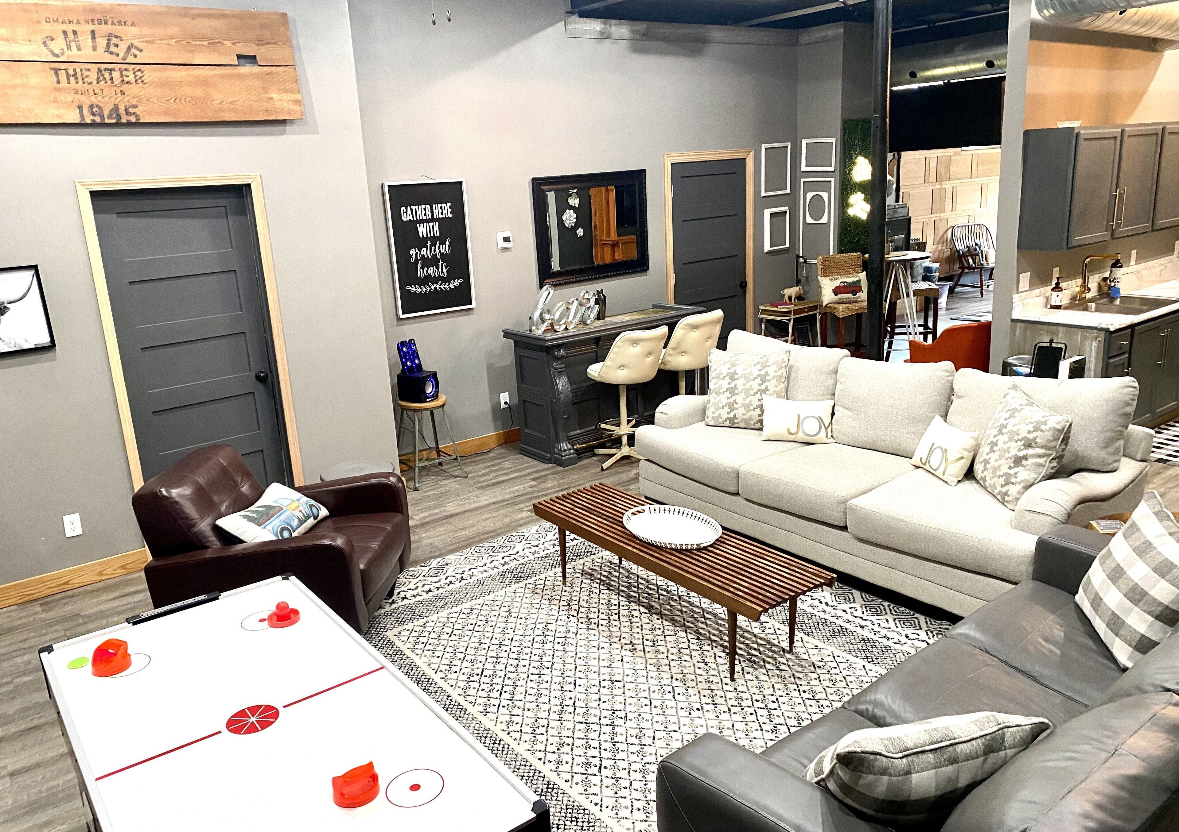 Buffalo Hallow Acreage Retreat:❤️Omaha, Outdoor Entertaining/Groups/Volleyball