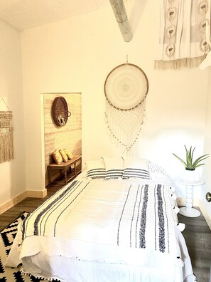4 bedrooms, desk, iron/ironing board, travel crib