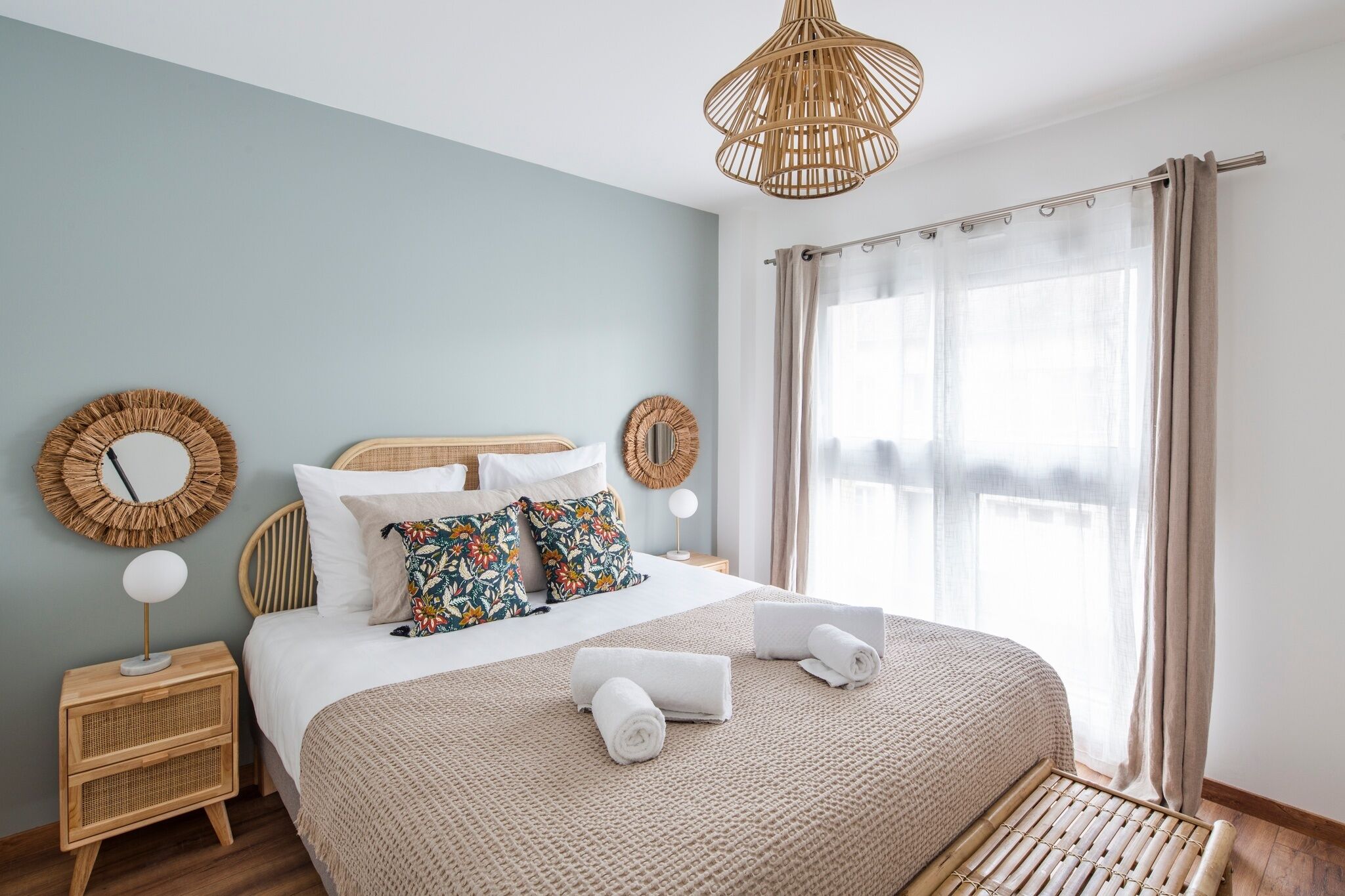 5 slaapkamers, een bureau, een strijkplank/strijkijzer, gratis wifi