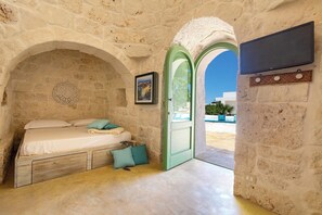 5 bedrooms, internet, bed sheets