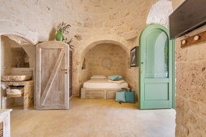 5 bedrooms, internet, bed sheets