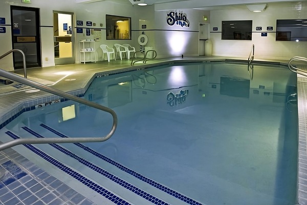 Indoor swimming pool and hot tub for your convenience