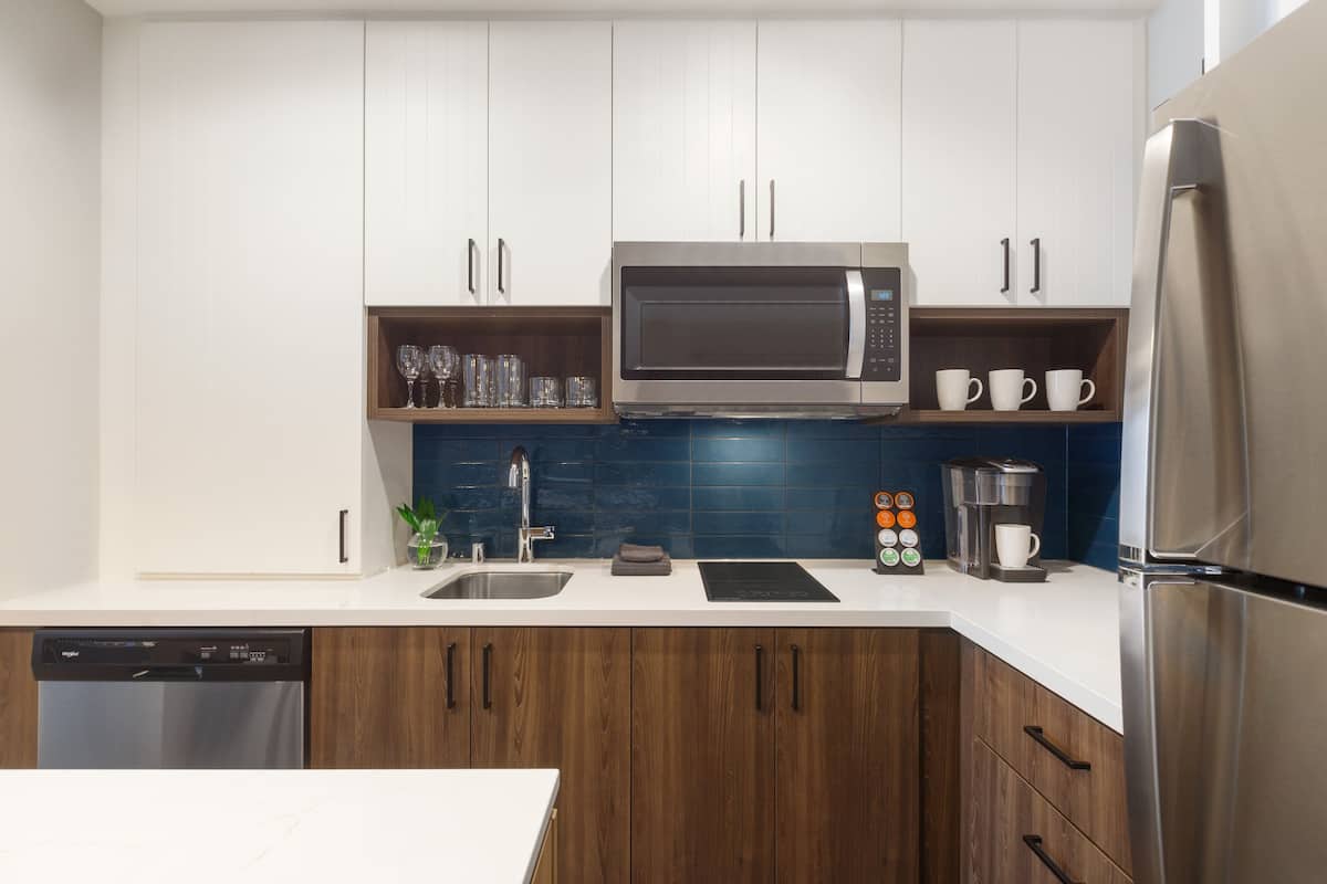 Hochwertige Bettwaren, Pillowtop-Betten, Zimmersafe, Schreibtisch