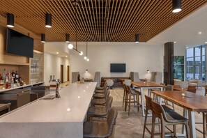 Breakfast and dinner served - Staybridge Suites Rochester - Mayo Clinic Area by IHG (Rochester)