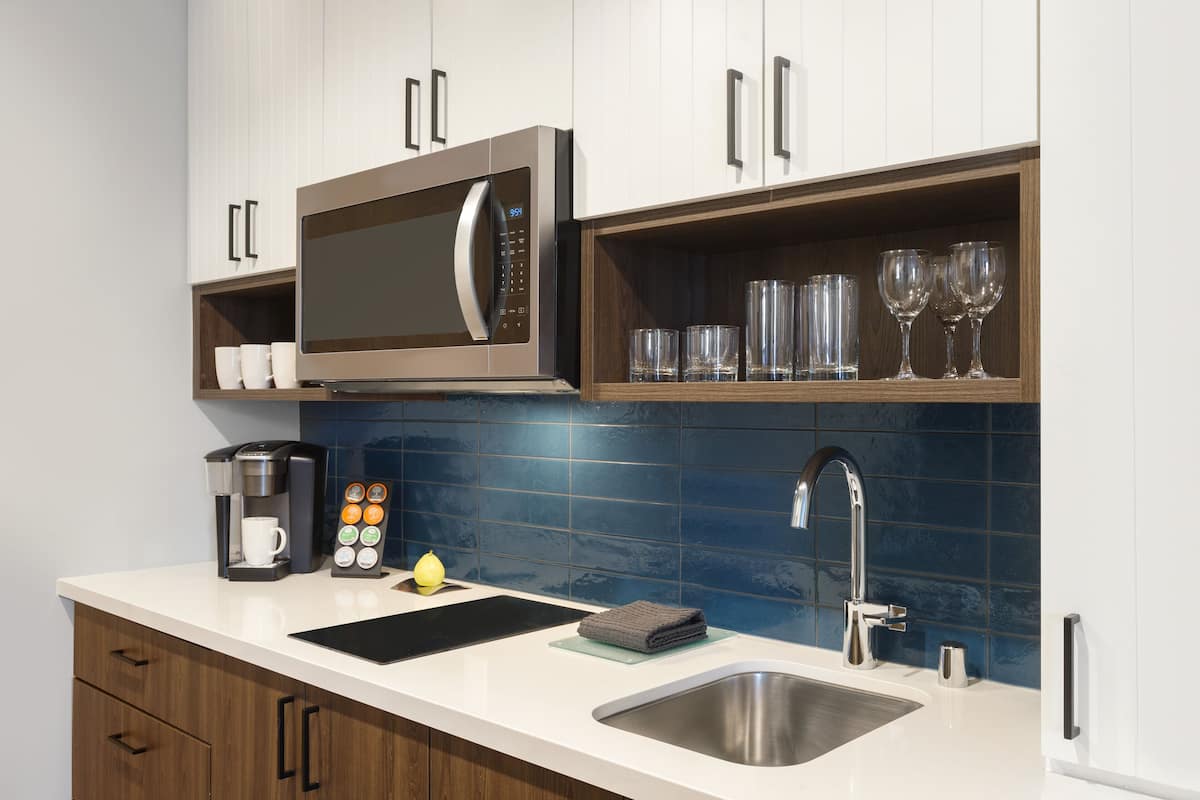 full-sized fridge, stovetop, dishwasher, coffee/tea maker