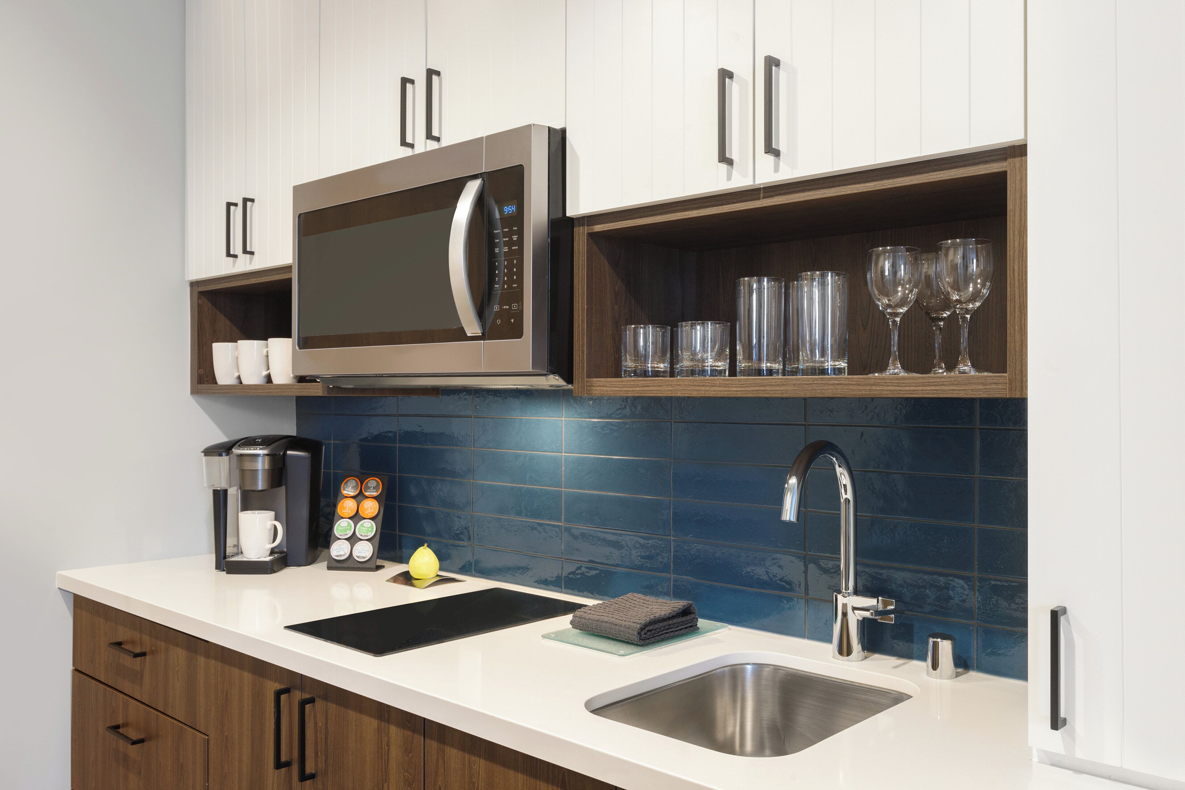 Hochwertige Bettwaren, Pillowtop-Betten, Zimmersafe, Schreibtisch