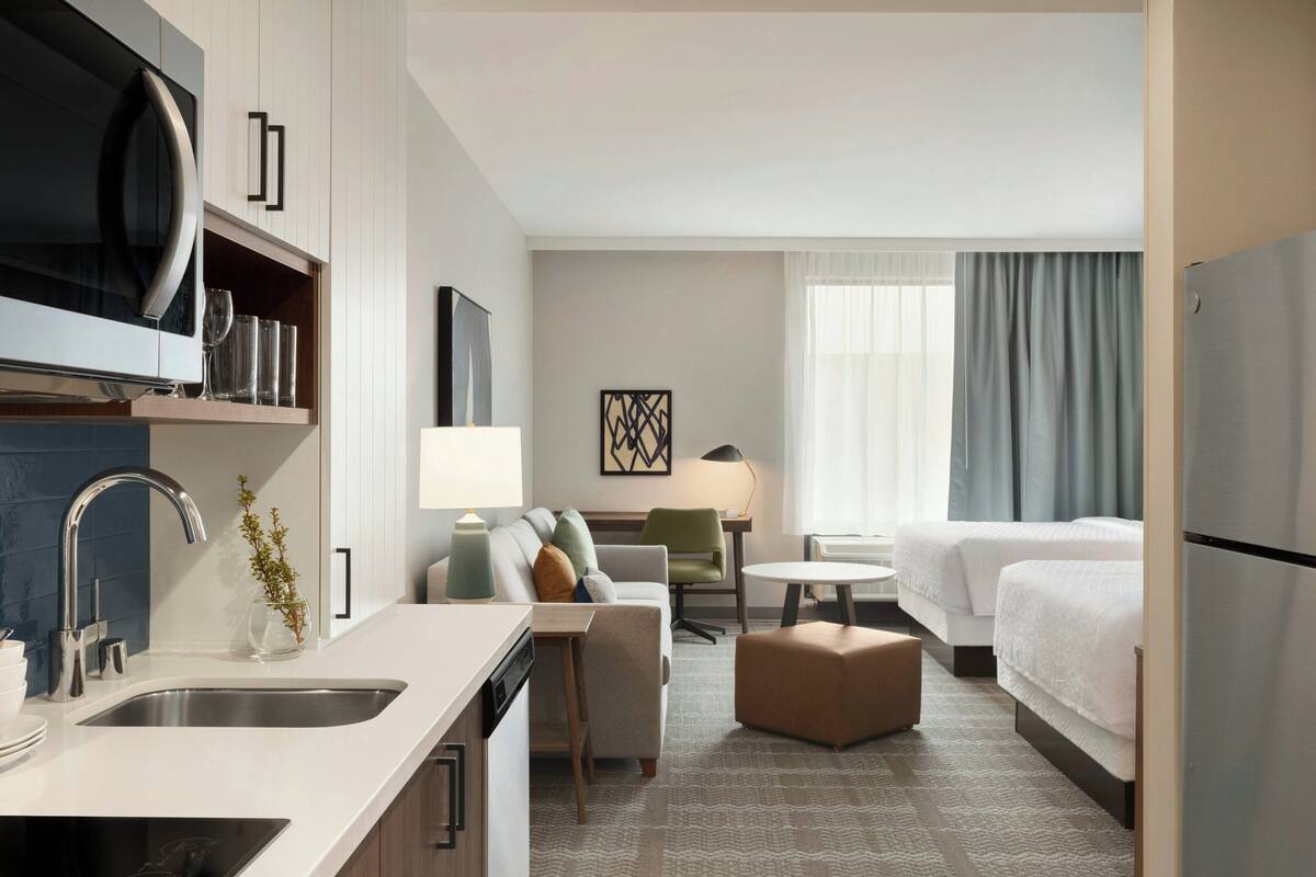 Studio Suite, 2 Queen Beds, Kitchen