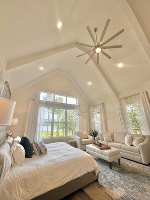 2 bedrooms, desk, iron/ironing board, free WiFi - Christmas Getaway to "Stilts" Lake, Pool, Hottub, kayaks, firepit, countless fun (Cedar Bluff)