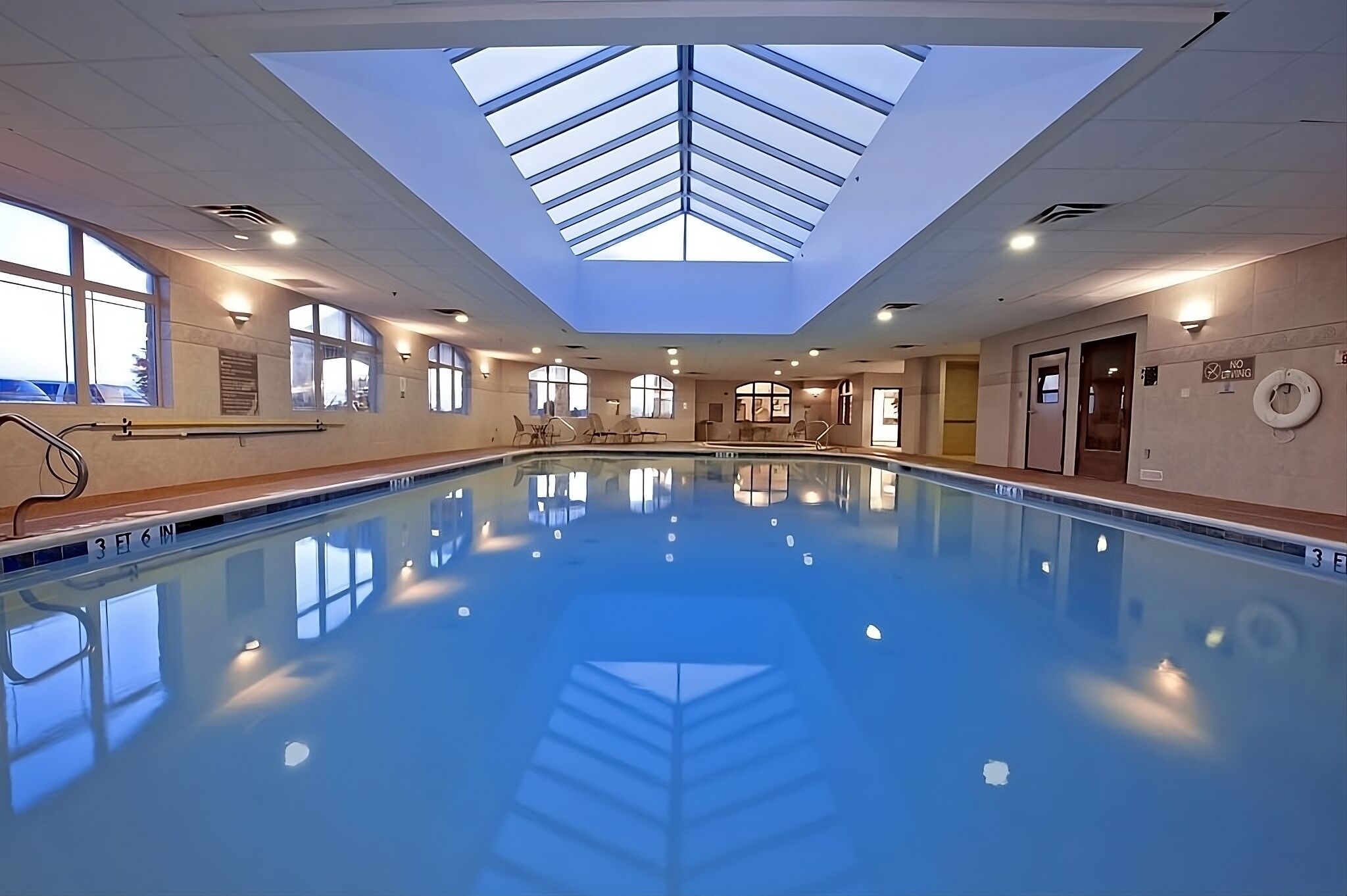 GREAT ESCAPE! 1 COMFY UNIT,  POOL!