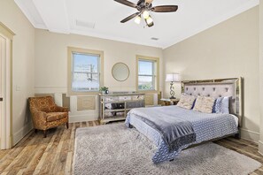 3 عدّة غرف نوم ومكواة/لوح كي وواي فاي وملاءات أسرّة