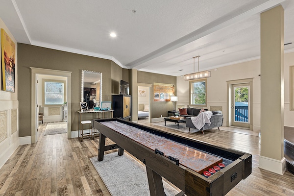 Welcome to The Ray Penthouse Suite!