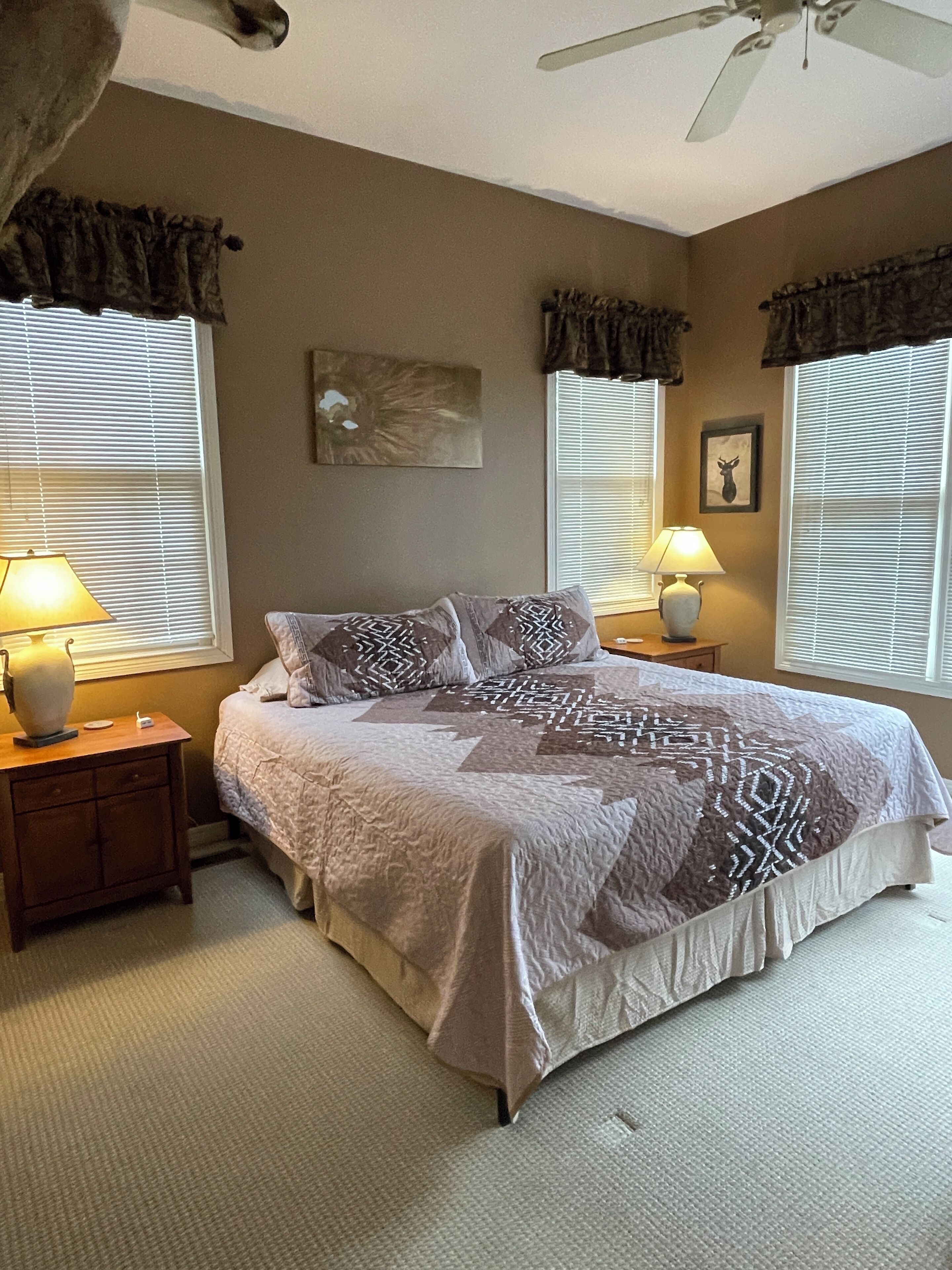 4 chambres, fer et planche à repasser, lit parapluie, Wi-Fi gratuit