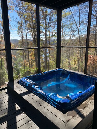 Lakin’ It Easy at Lake Cumberland Resort Burnside KY 4 KING BEDS & 4 FULL BATHS