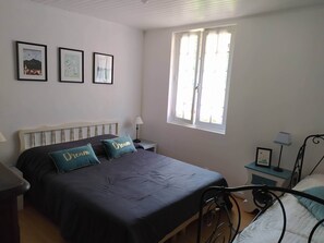 2 bedrooms, bed sheets