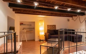 Maisonette (Viale Monza) | Wohnbereich | 32-Zoll-LCD-Fernseher mit Digitalempfang, Fernseher