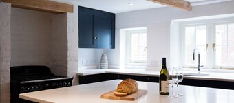 Stunning 2 Bedroom Detached Home in Arundel with Private Courtyard