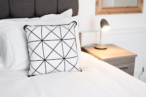 4 bedrooms, iron/ironing board, free WiFi - The Place to Yourself - Swansea City (Swansea)