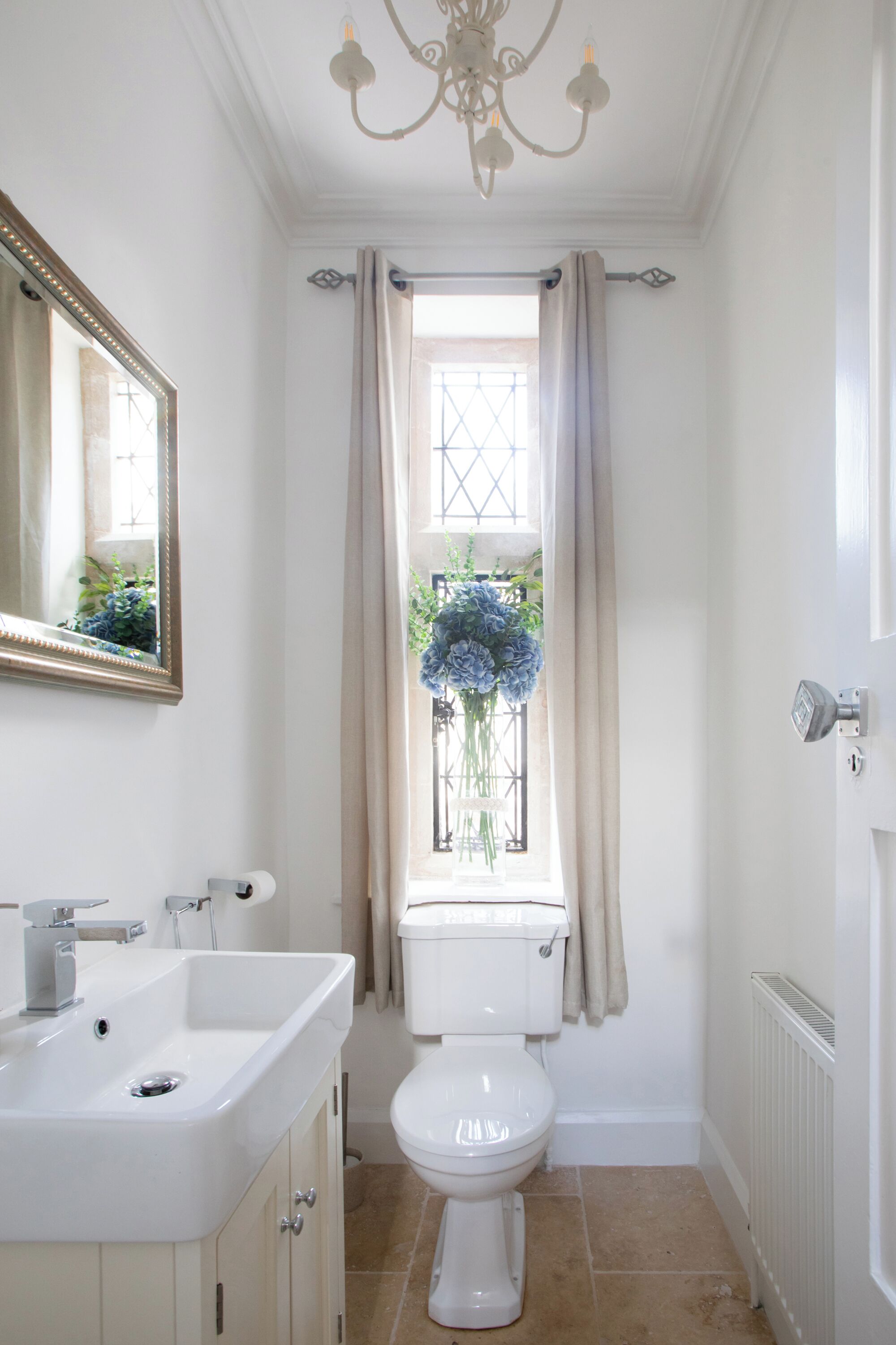 Kostenlose Toilettenartikel, Haartrockner, Bademäntel, Handtücher