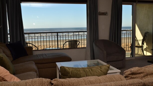 Apartment, Multiple Beds (ssbc #405) | Living room - Ssbc #405 (Seaside)