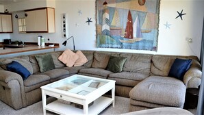 Apartment, Multiple Beds (ssbc #405) | Living room - Ssbc #405 (Seaside)