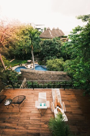 Vista frontal de la propiedad