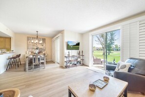 Tv, dvd-afspiller, stereoanlæg, kontorer