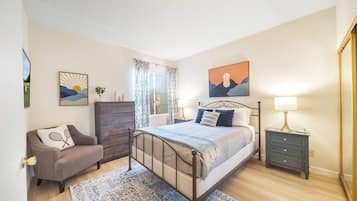 3 bedrooms, iron/ironing board, WiFi, bed sheets