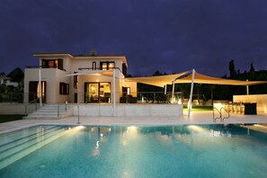 Piscine extérieure, piscine chauffée
