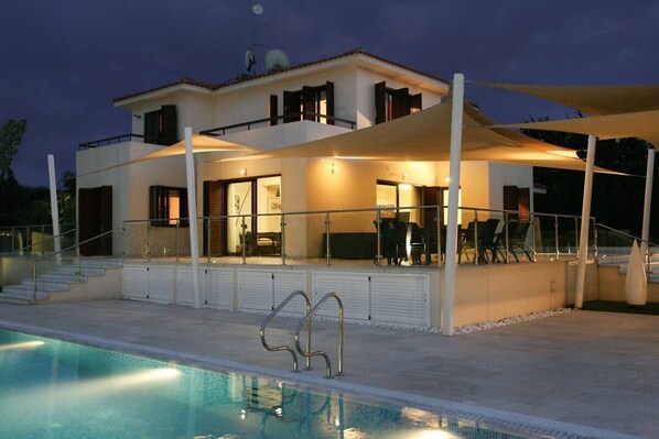 Piscine extérieure, piscine chauffée